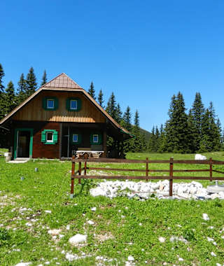 Die traditionsreiche Gloggnitzerhütte auf der Raxalpe