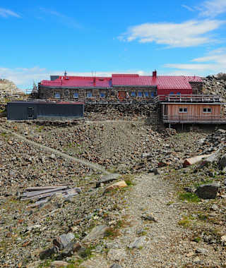 Die Glungezerhütte, das Tor in die Tuxer Alpen.