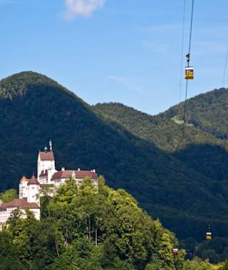 Schloss Hohenaschau mit Kampenwand-Seilbahn