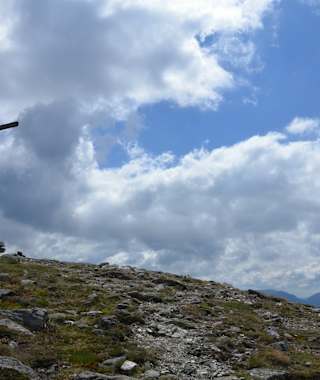 Die letzten Meter zum Gipfelkreuz des Gstoder