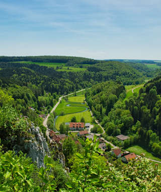 Blick von der Ruine Hohengundelfingen auf das Tal der Gr. Lauter