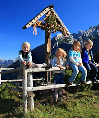  Halsalm-Kreuz mit Kindern