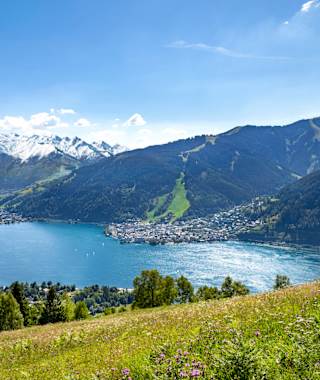 Blick auf den Zeller See mit dem Kitzsteinhorn im Hintergrund