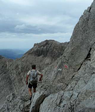 Immer am Kamm entlang, zum Teil mit Seilversicherungen