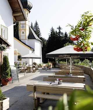 Terrasse und Kirche Heiligwasser