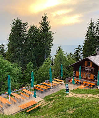 Die Hochälpelehütte in schöner Aussichtsalge