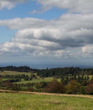 Schöne Ausblicke genießt man immer wieder auf dieser Wanderung