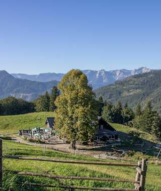Die Hoisnrad Alm oberhalb von Bad Ischl im Salzkammergut.