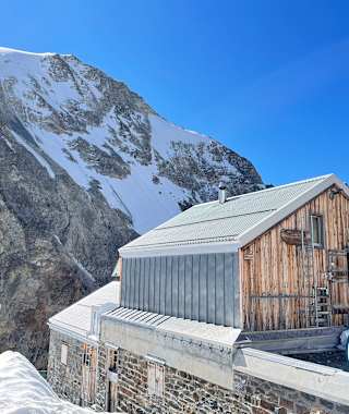 Die Hollandiahütte auf über 3.000 m