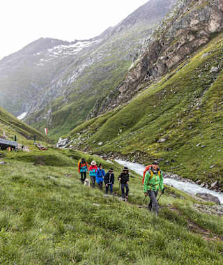 Aufbruch von der Clarahütte für die letzte Etappe des Iseltrails.
