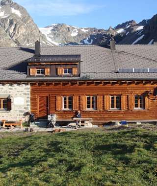 Die urige Jenatsch Hütte