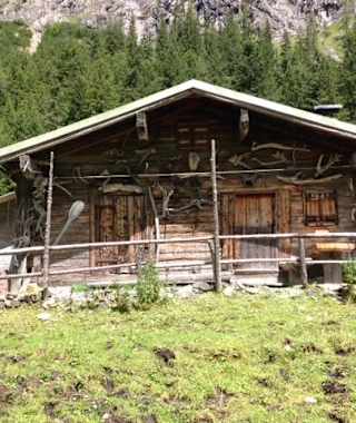 Jochbachhütte im Jochbachtal