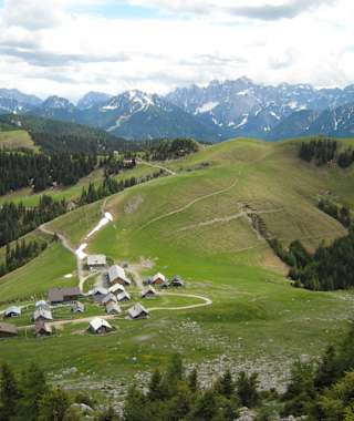 Auf der Feistritzer Alm mit Blick zu den Julischen Alpen