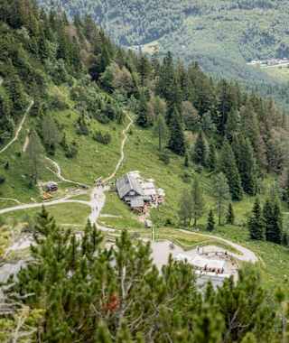 Blick zur Bergstation der Katrin Seilbahn