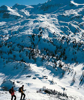 Am Spirtzinger: Blick auf die Vordere und Hintere Großwand, Großen und Kleinen Pleißlingkeil und nach unten zur Südwiener Hütte und Oberen Pleißlingalm.