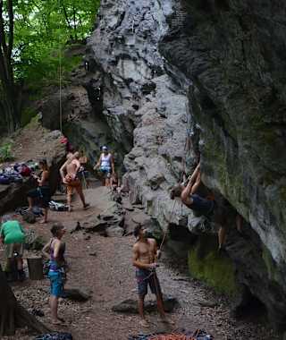 Klettern und Baden an der Peterlewand am Ossiacher See