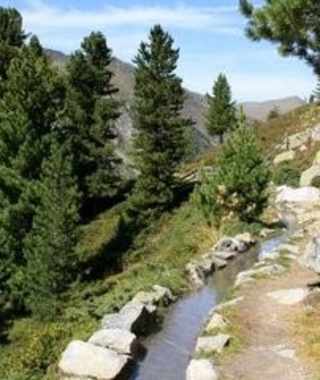 Der Köfler Waalweg ist der höchstgelegene Waalweg Europas.