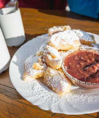 Hausgemachte Mehlspeisen auf der Krefelder Hütte