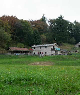 Lago di Cei bei Rovereto im Trentino