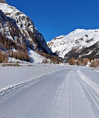Langlaufen vor dem Matreier Tauernhaus