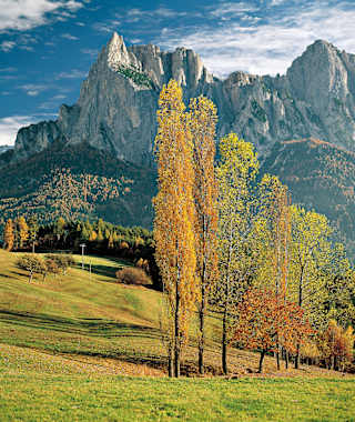 Das Schlernmassiv mit der eleganten Santnerspitze vom Laranzer Rundgang.