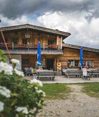 Auf der urigen Leckfeldalm am Karnischen Hauptkamm lässt es sich wunderbar einkehren.