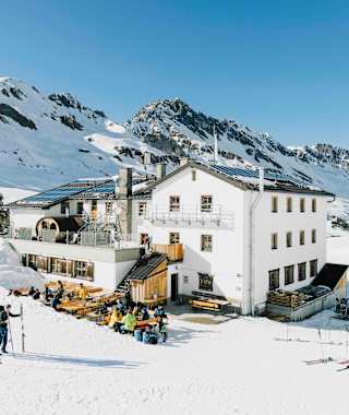 Die Heidelberger Hütte ist ein guter Stützpunkt für zahlreiche Skitouren in der Silvretta.