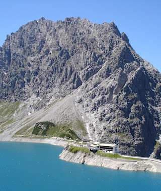 Lünersee mit Douglass Hütte