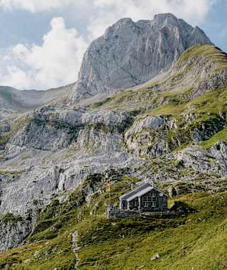 Die Zwinglipasshütte am Fuße des Altmann