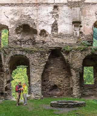 In der Burgruine Balduinseck