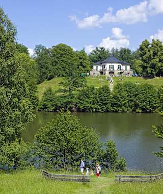 Bärensee und Bärenseeschlössele im Glemswald