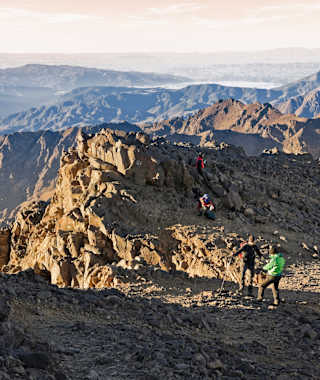 Abstieg vom Gipfel des Djebel Toubkal