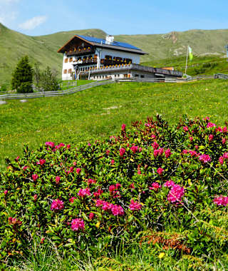 Die Meraner Hütte oberhalb von Meran