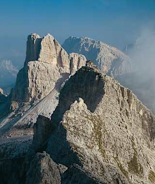 Blick von der Ra Gusela nach Nordwesten auf Monte Averau und Monte Nuvolau mit dem Kleinen Lagazuoi dahinter.