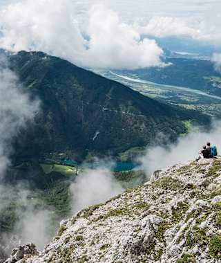 Unter dem Gipfel des Hochobir – Blick auf Wörthersse und Drautal