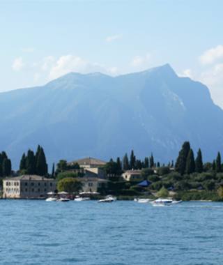 Schon bei der Anfahrt mit dem Linienschiff ist die „Nase des Napoleons“ zu erkennen.