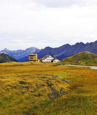 Neue Regensburger Hütte mit neuem Ersatzbau