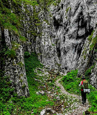 Durch die enge Notgasse