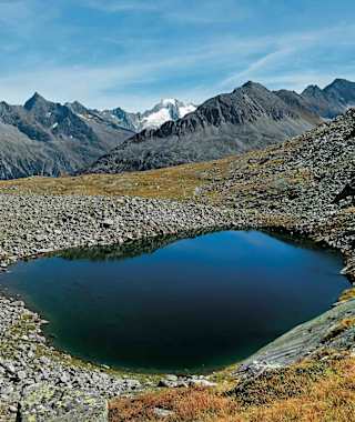 Seeauge im Unterschrammachkar, im Hintergrund der Große Möseler.