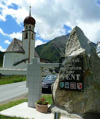 Der Ortseingang von des Bergsteigerdorfes Cent