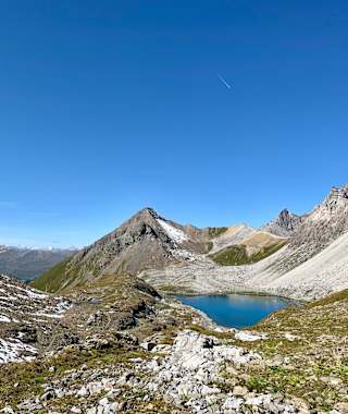 Aufstieg zur Fuorcla da Tschitta. Blick zurück auf Pizza Grossa, Cotschen und Tinzenhorn