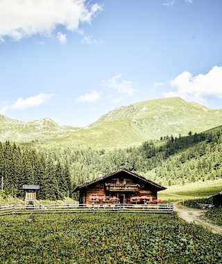 Durchgangalm (1.742 m) am Weg zur Bockhartscharte , Rauris