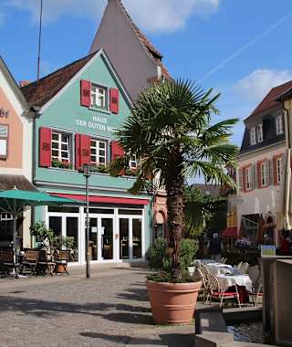 Bad Dürkheim, Römerplatz, Haus der guten Weine