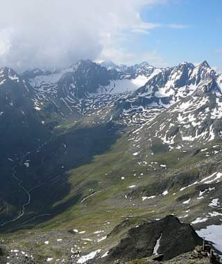 Blick ins obere Gleirschtal von der Haidenspitze 2975m. Die Hütte im Vordergrund.