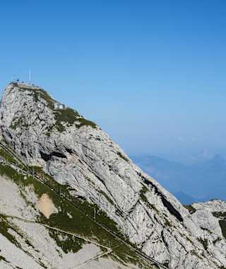 Hotel Pilatus-Kulm und Hotel Bellevue Kriens im Grenzbereich der Kantone Luzern im Westen und Nidwalden und Obwalden