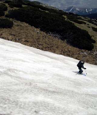 Einfahrt in den Langermanngraben, im Hintergrund der Schneeberg