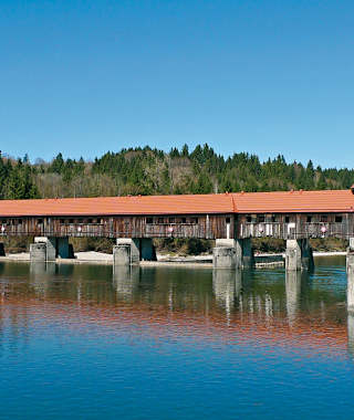 Unsere Wanderung führt uns über das Ickinger Wehr.