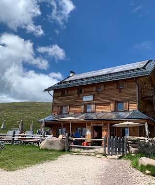 Die neu eröffnete Raschötzhütte