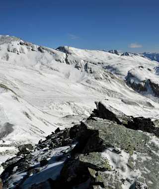 Rechts die Spitze des Stellkopfes (2852m). Links unten unsere Aufstiegsroute.