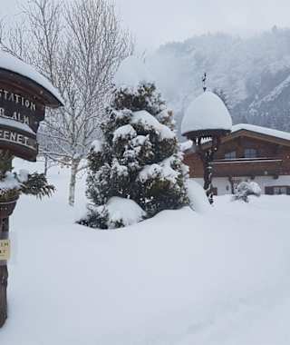 Tief verschneit - die Riederalm
